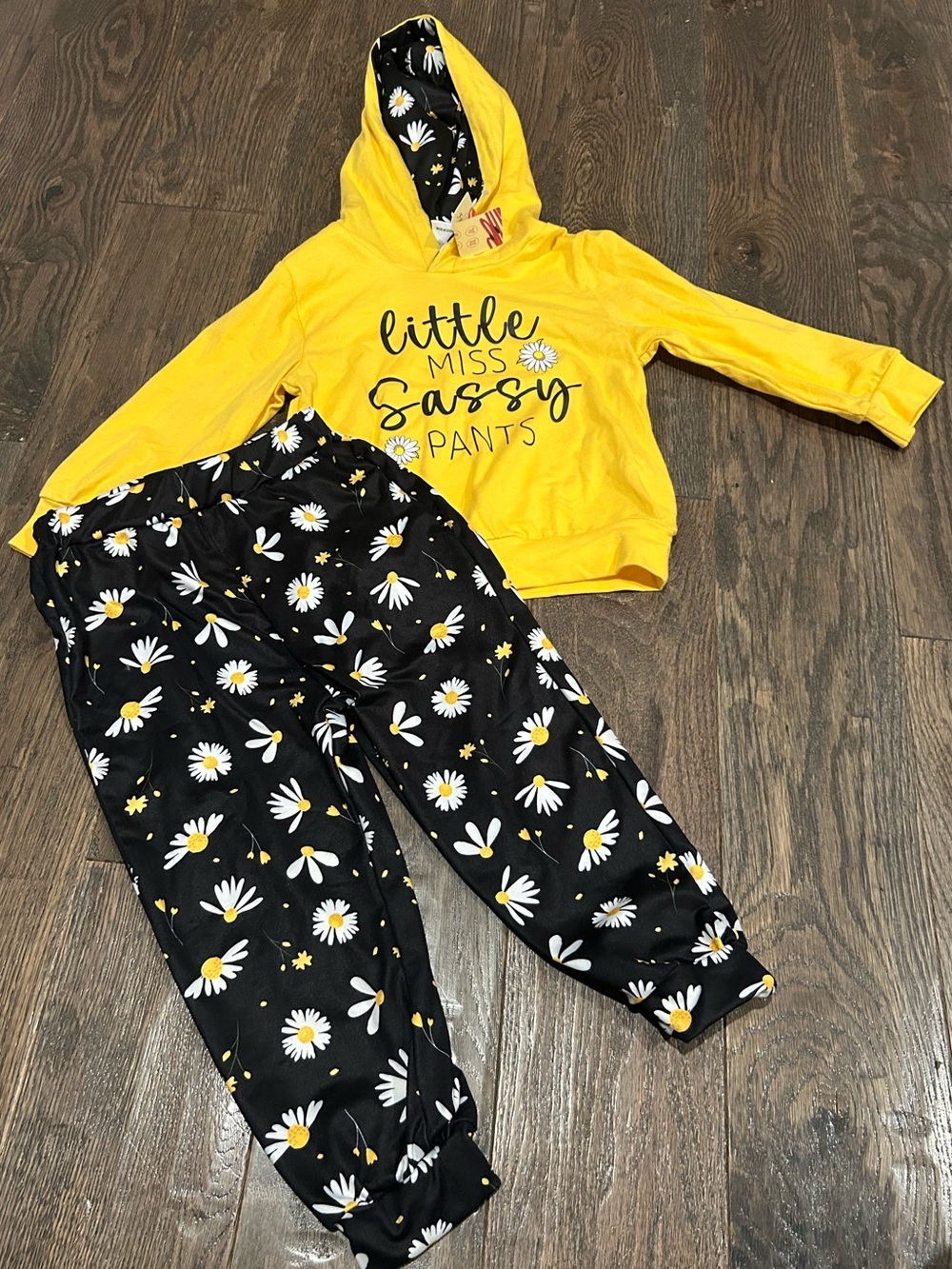 NWT Yellow Daisy Hoodie & Black Daisy Joggers Set Size 2-3T